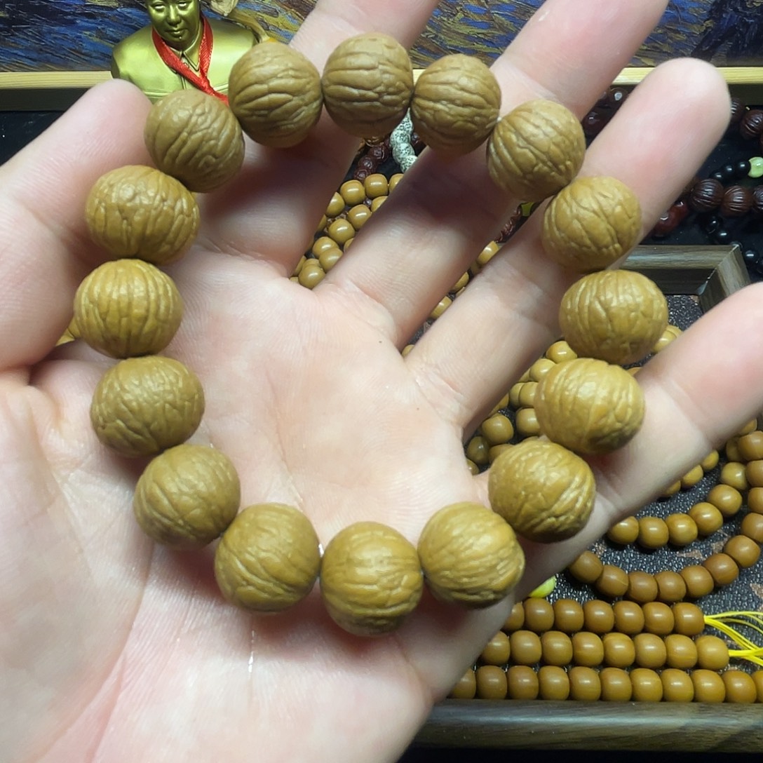 猴头核桃手串凤羽 15 左右（福利）