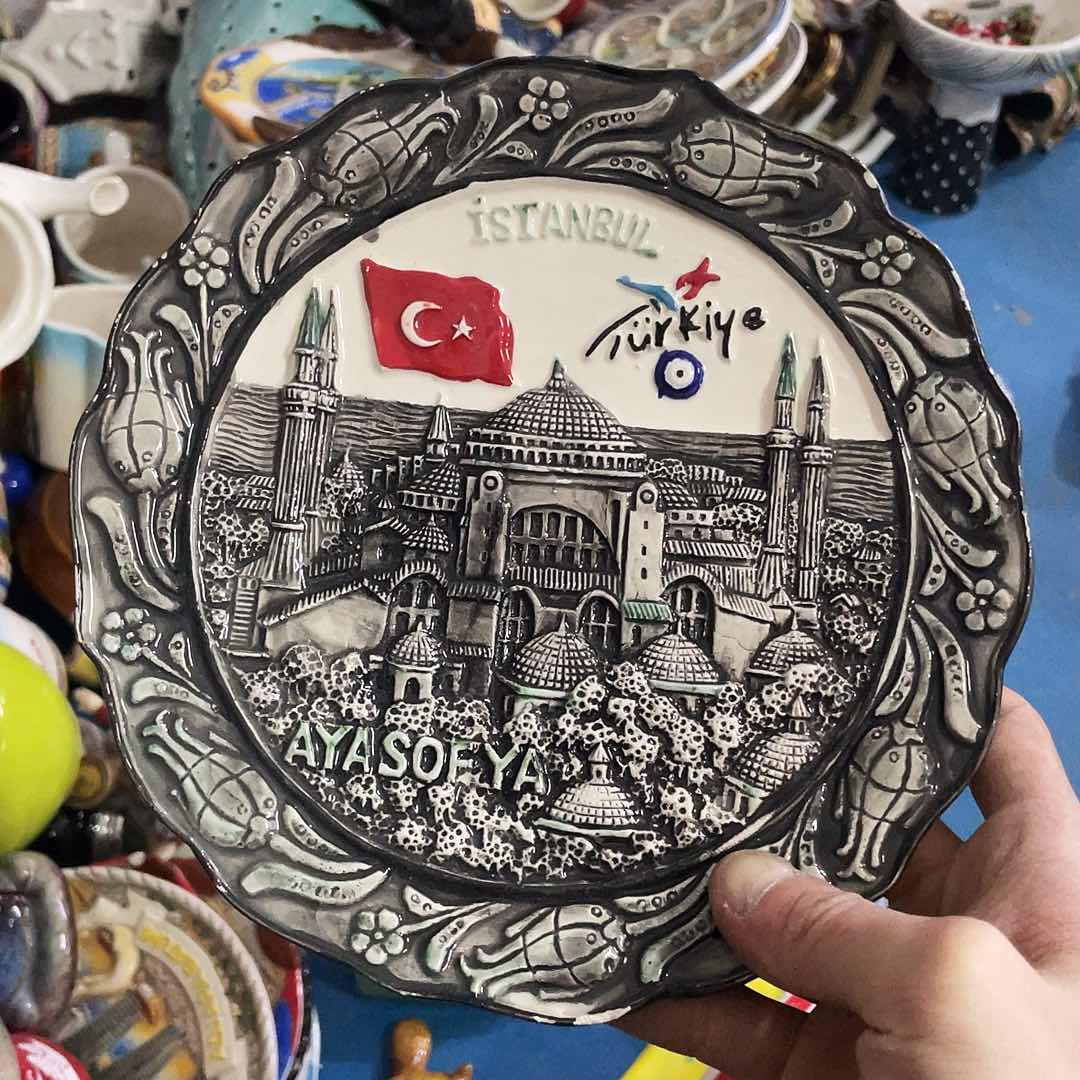 摆件   磕碰。 封釉。        