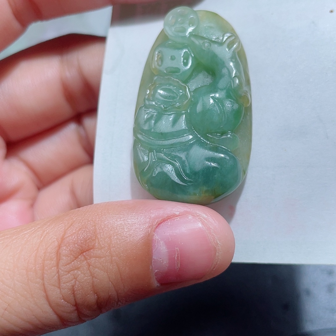 翡翠未镶嵌颈饰不