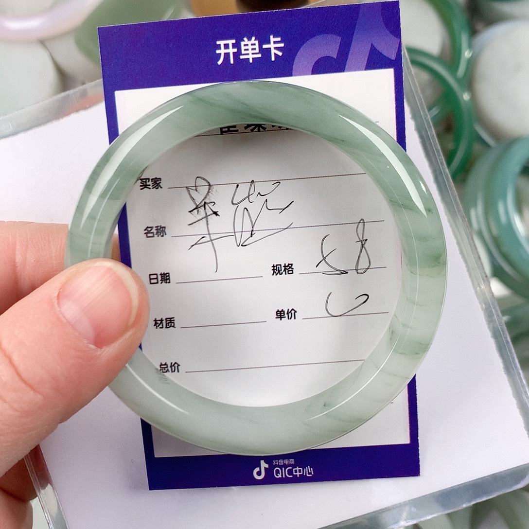 石英质玉手镯未镶嵌呆****?