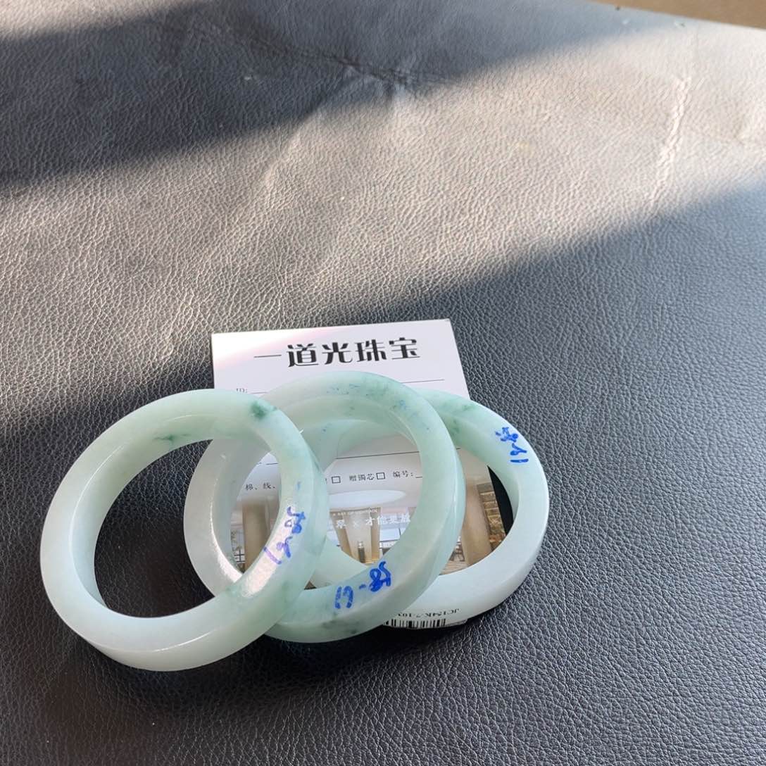 独***丹定制翡翠未镶嵌手镯