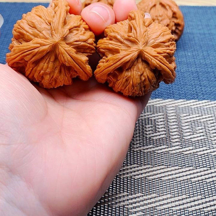 用***0文玩核桃吊坠三棱