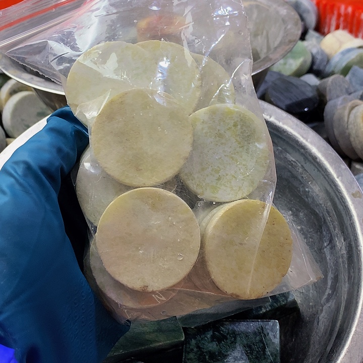 蛇纹石玉原未镶嵌