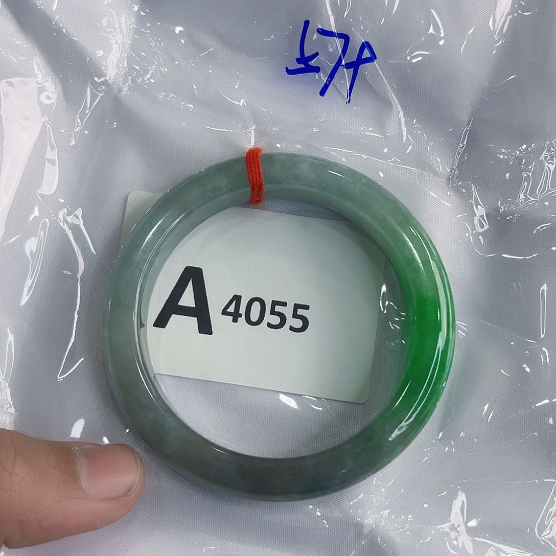 翡翠手镯未镶嵌多样性