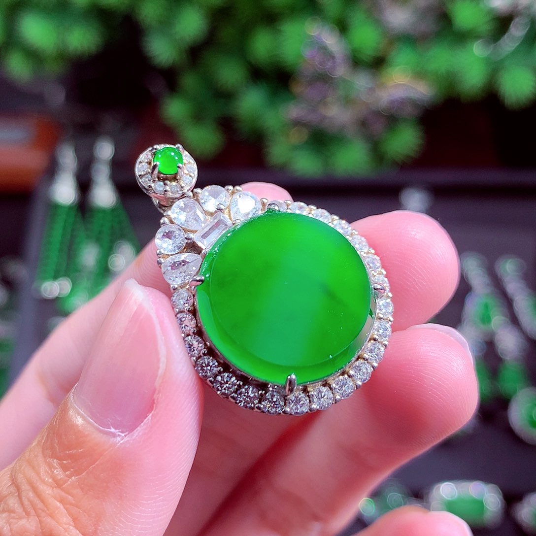 颈饰未镶嵌翡翠天然