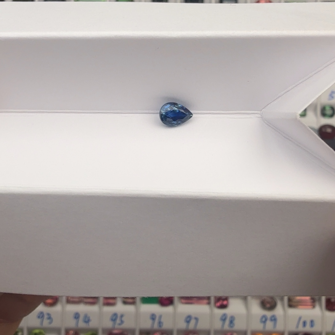 s***e蓝宝石裸石天然水滴形