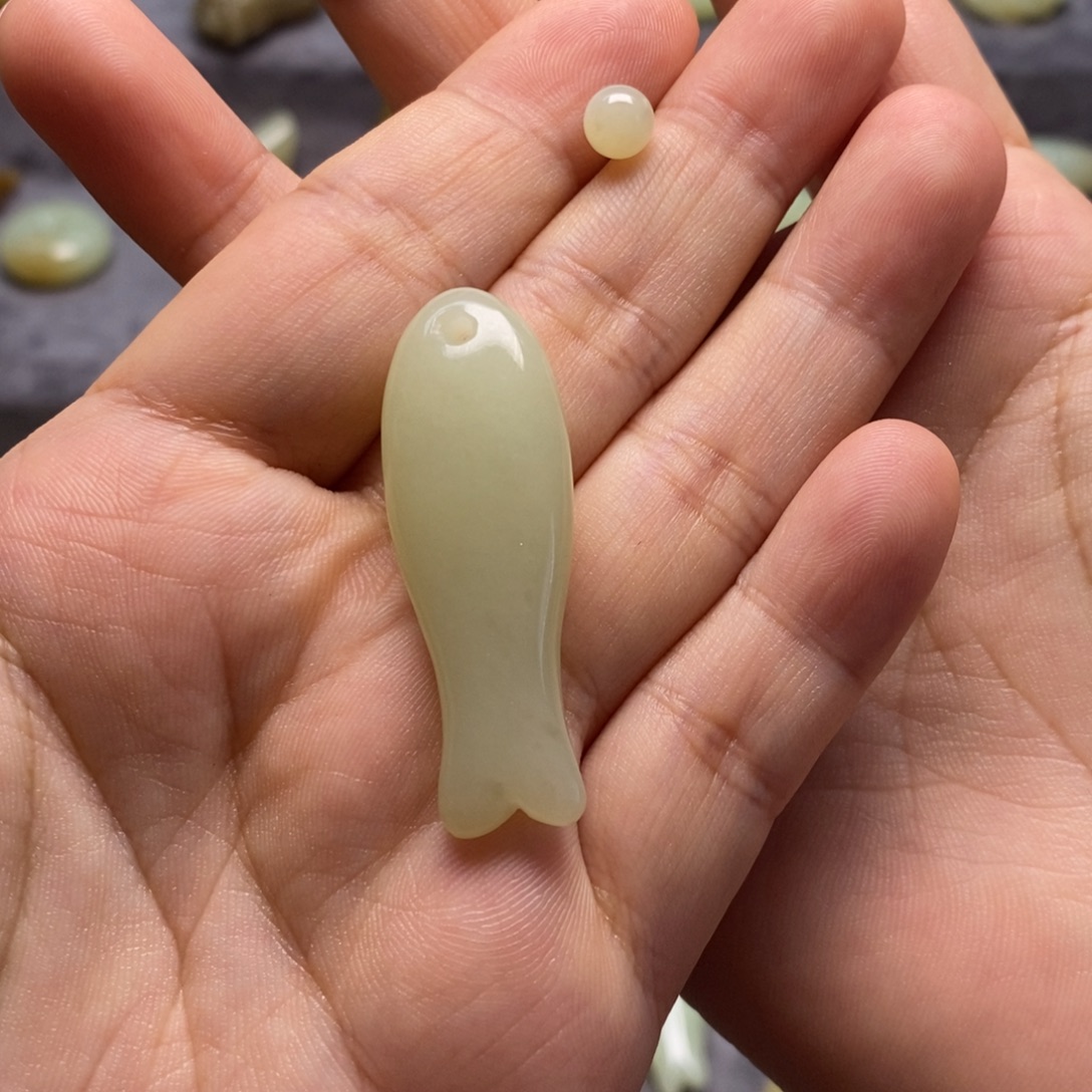 一****和田玉（糖玉）未镶嵌颈饰