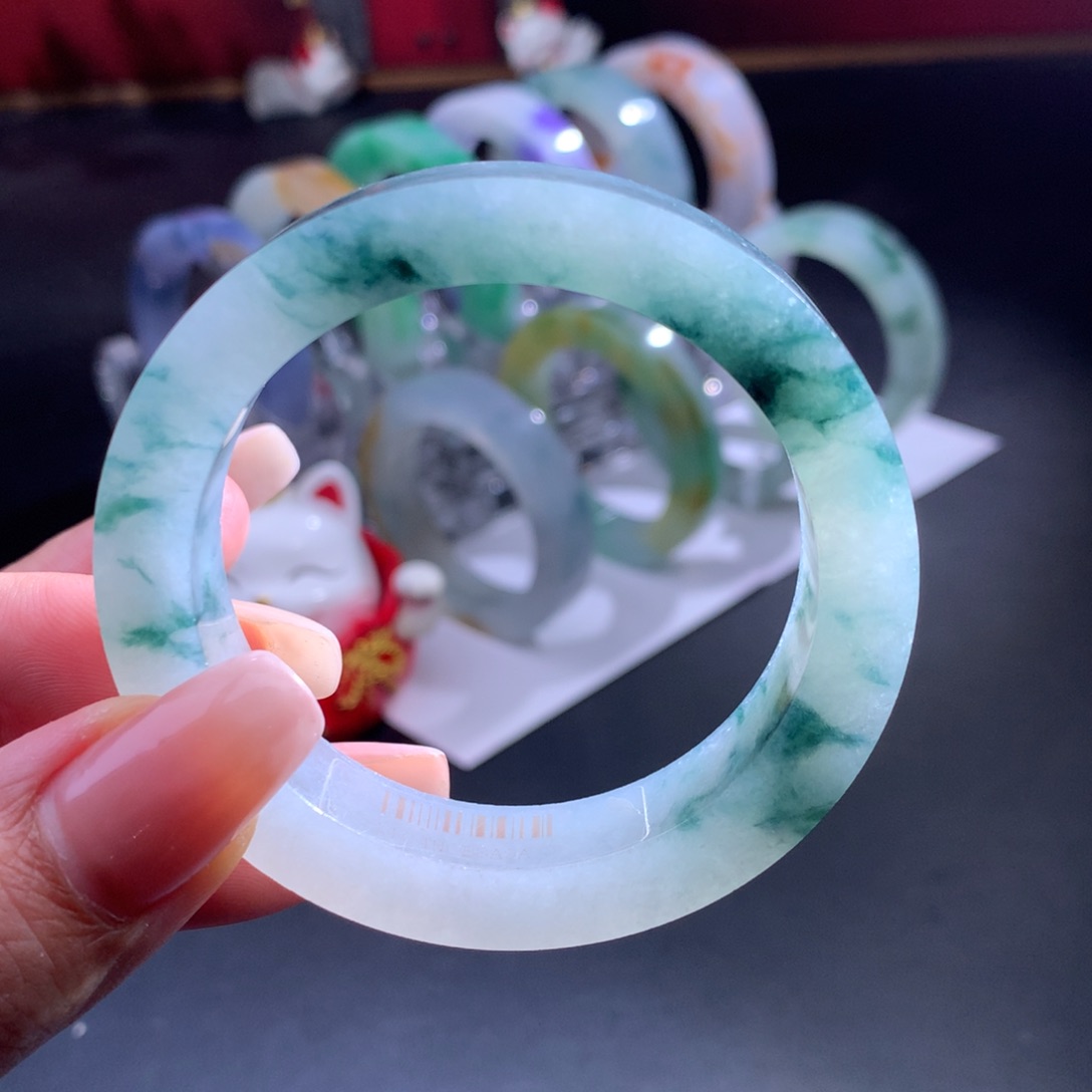 定制翡翠未镶嵌翡翠手镯