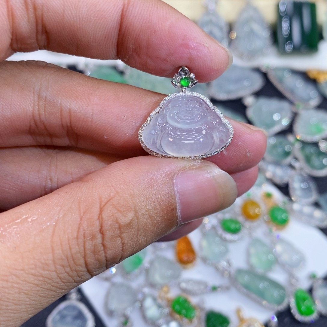 翡翠18K金镶嵌颈饰