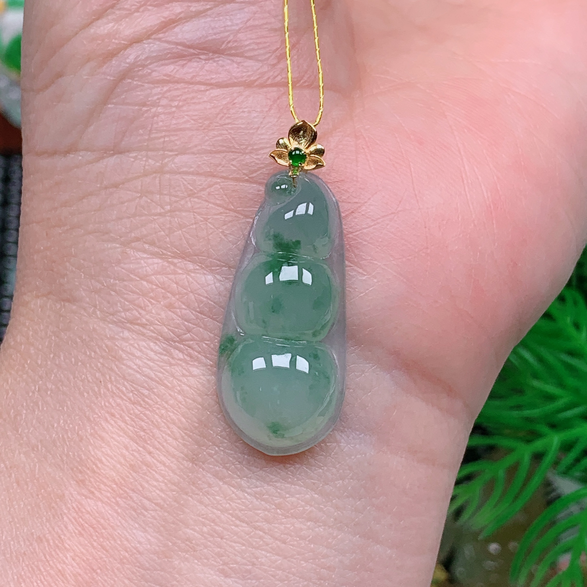 缅甸天然翡翠A货 18k金镶飘花福豆吊坠01尺寸29x13.2x6.1