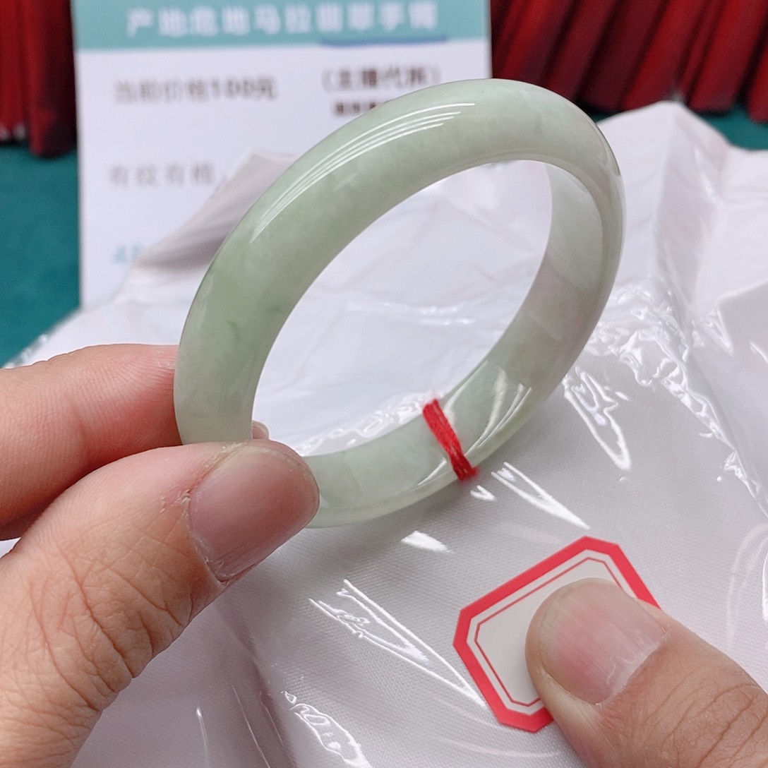 翡翠手镯未镶嵌?****A055555555