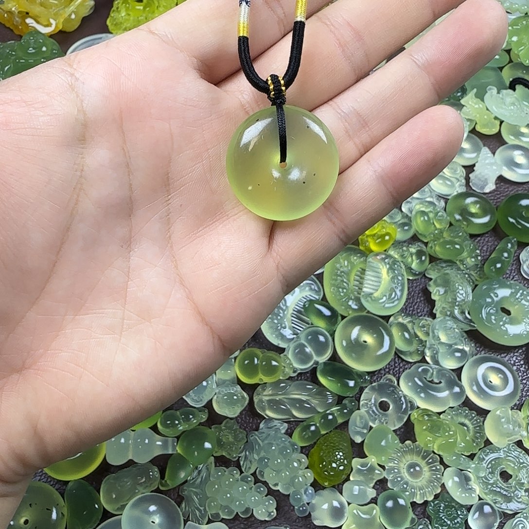 蛇纹石玉未镶嵌岫玉吊坠