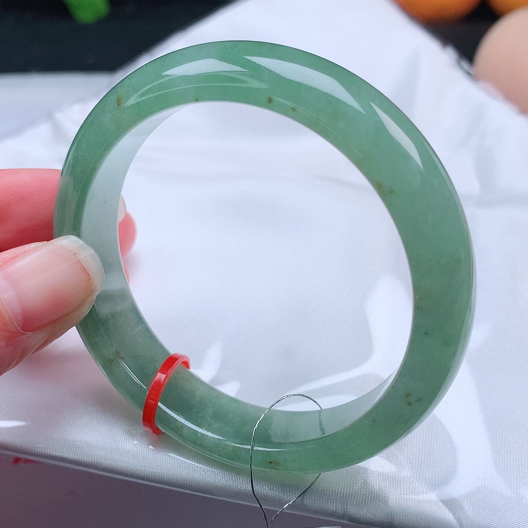 翡翠手镯未镶嵌54圈