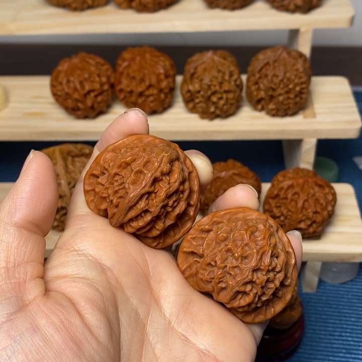 按***班把件文玩核桃宫灯