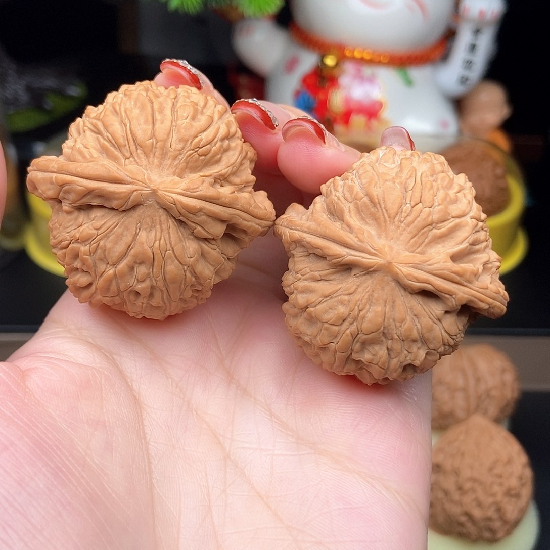 文玩核桃吊坠43白狮子