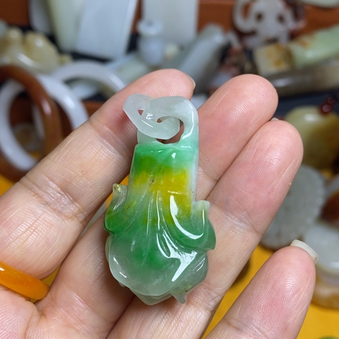 颈饰未镶嵌和田玉（糖玉）