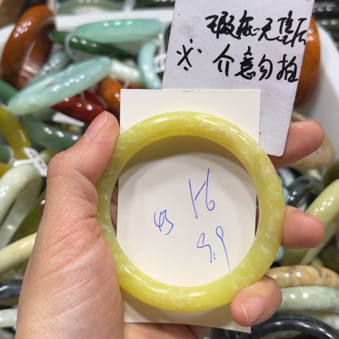 蛇纹石玉手镯未镶嵌