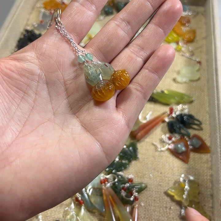 蛇纹石玉合金耳饰