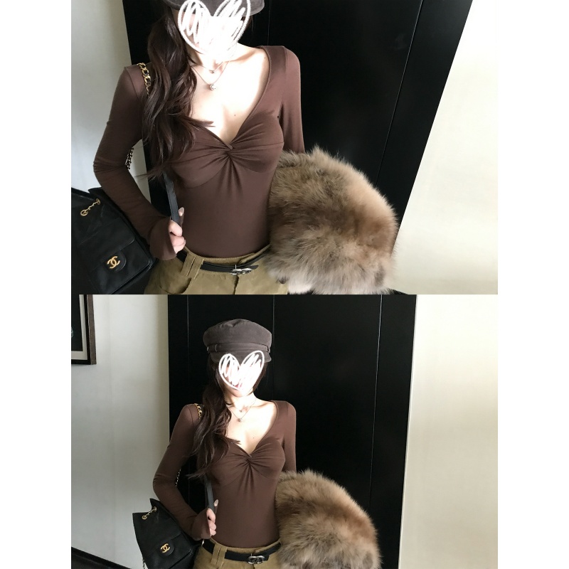 2025年秋冬新款韩系穿搭高级设计感纽结打底衫修身显瘦辣妹上衣潮