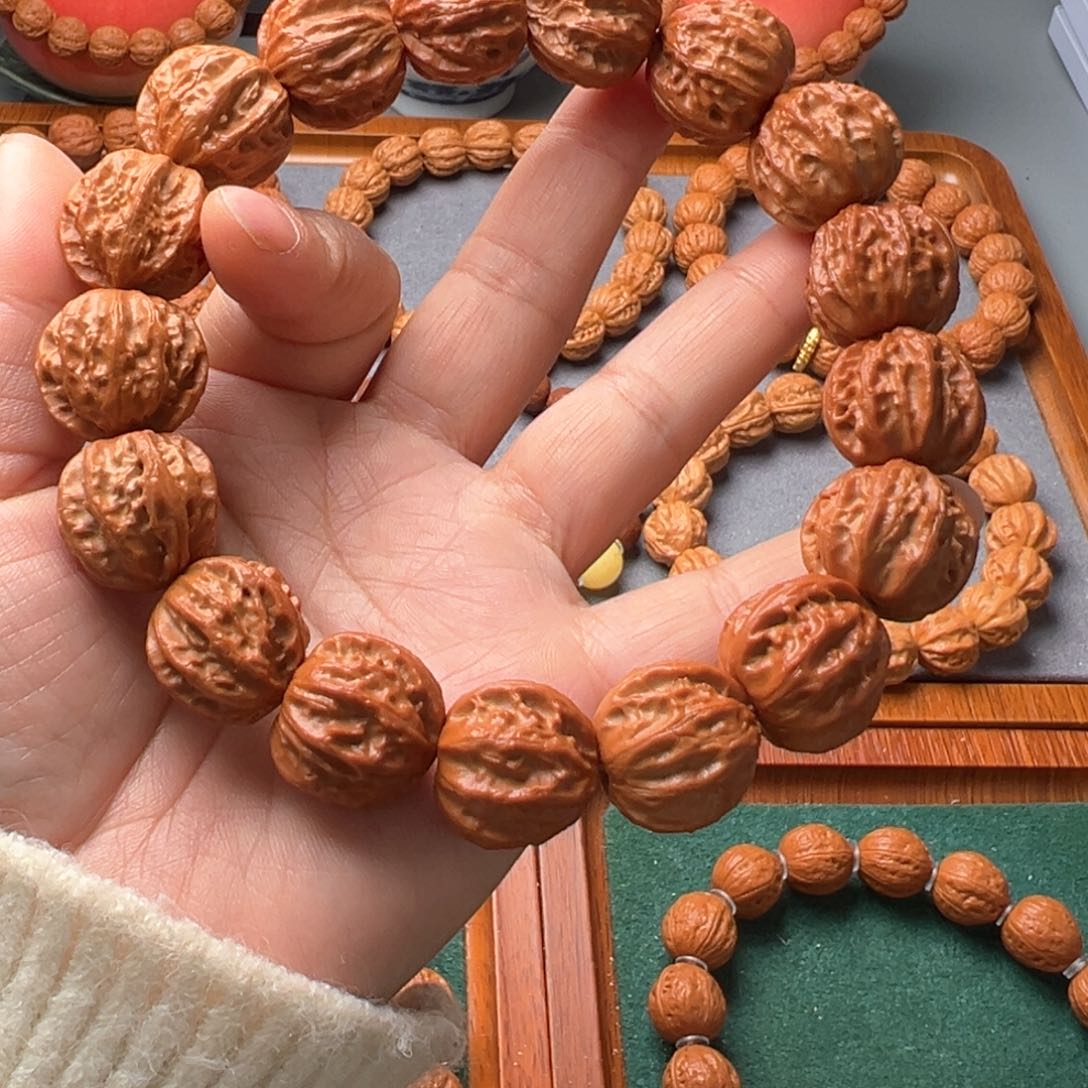 文玩核桃吊坠释**提野生小核桃