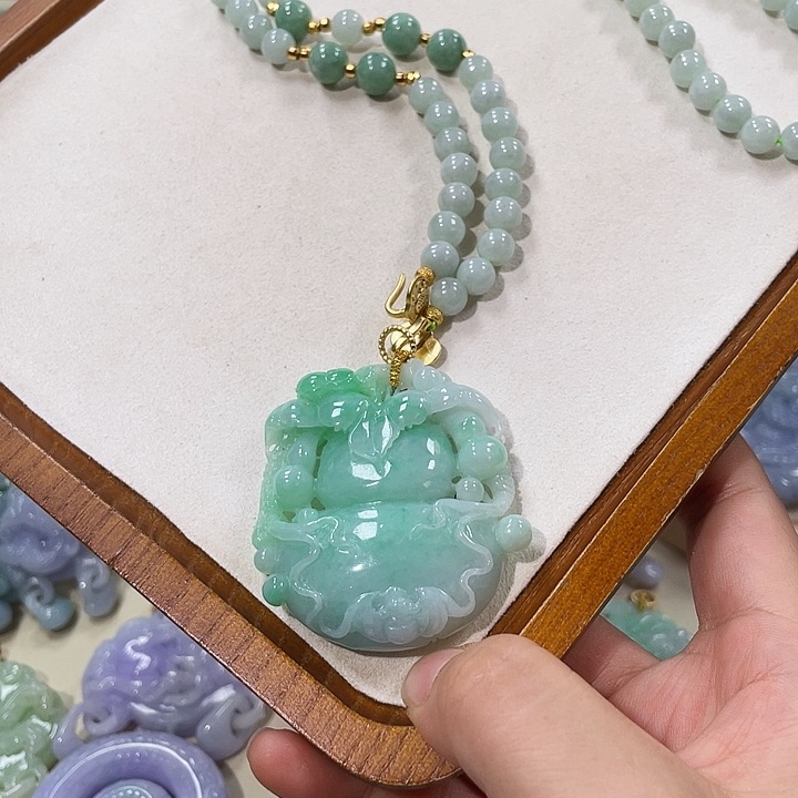 翡翠未镶嵌颈饰蓝****e翡翠吊坠