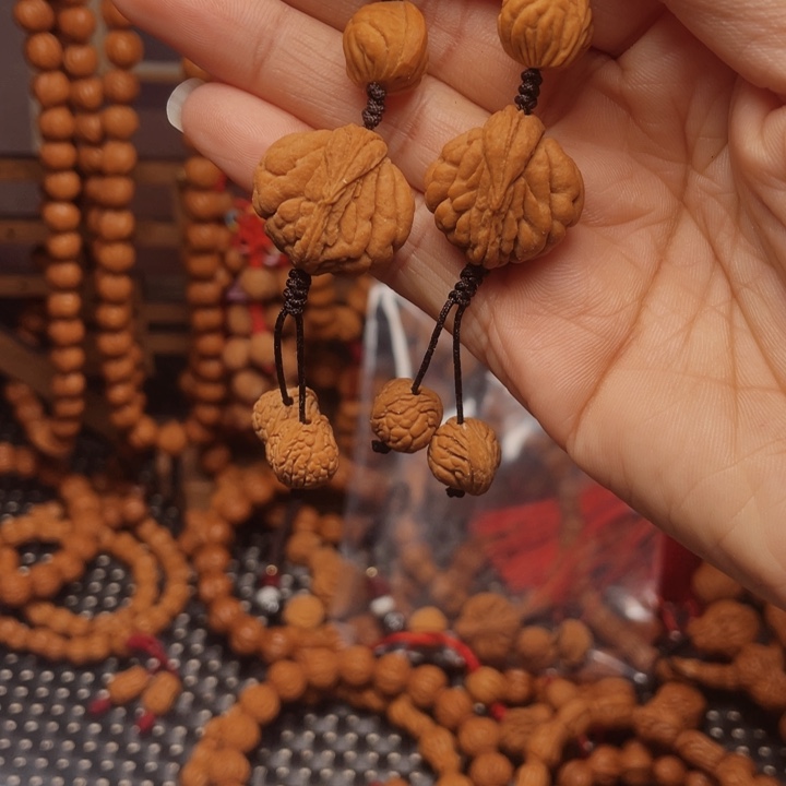 木质类龙纹桃枭挂件