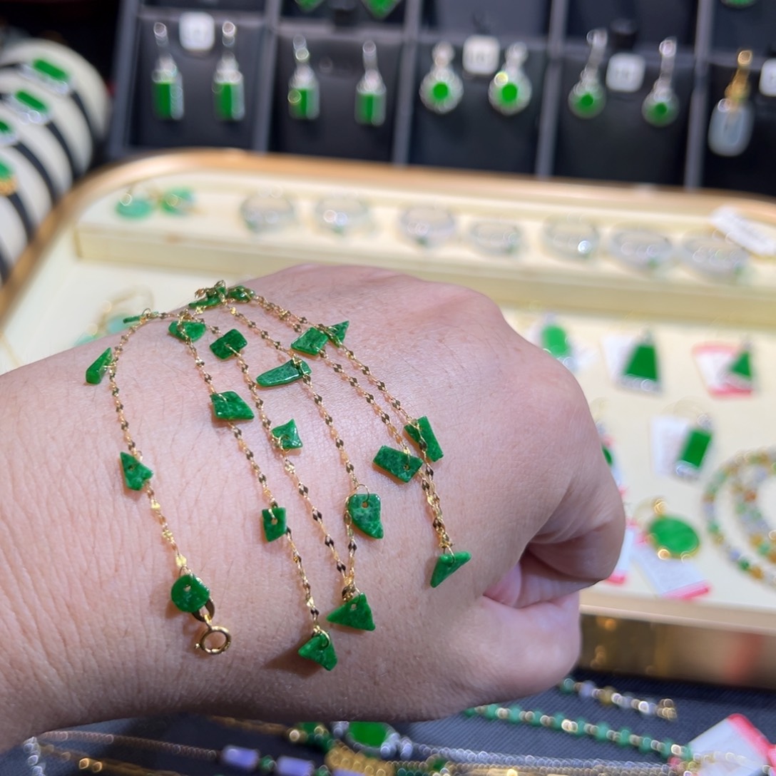 翡翠18K金镶嵌颈饰满天星45c m