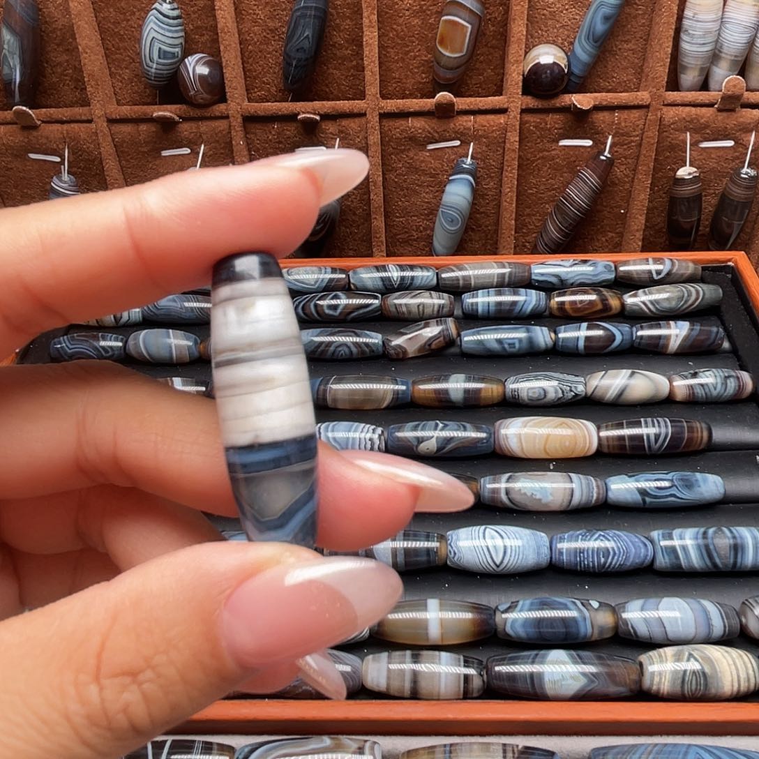 王***w玛瑙/玉髓未镶嵌颈饰