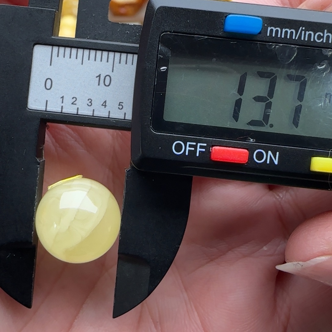 蜜蜡未镶嵌裸石飘花珠子