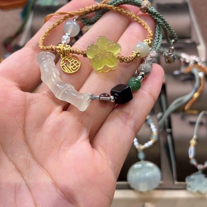 蛇纹石玉颈饰未镶嵌刘*