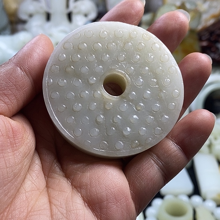 和田玉未镶嵌把件