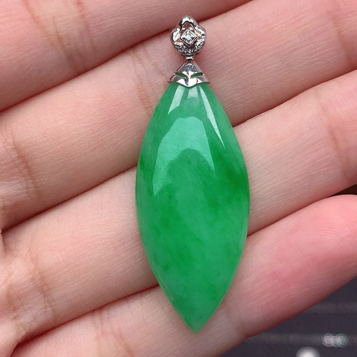 颈饰18K金镶嵌翡翠翡翠