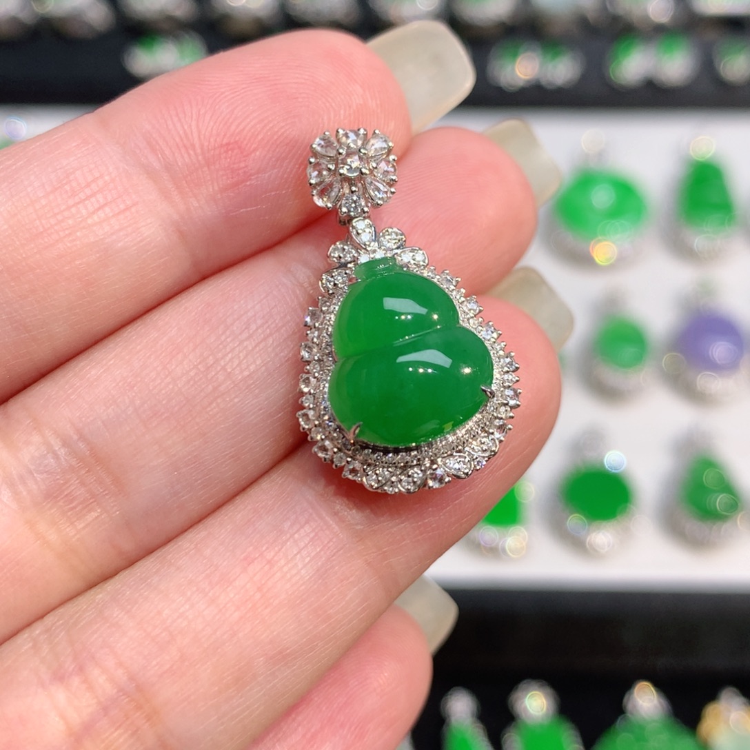 翡翠18K金镶嵌颈饰