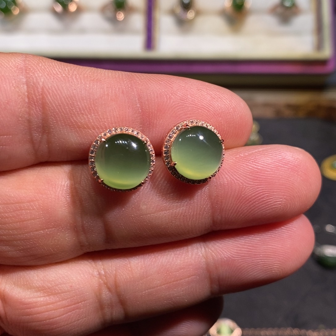和田玉（碧玉）猫眼耳钉银S925镶嵌