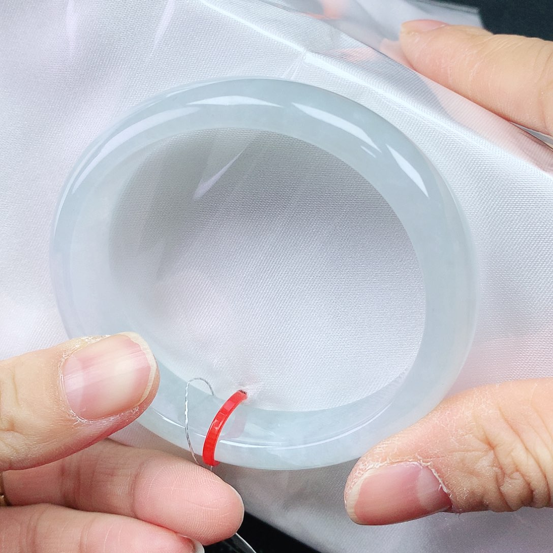 翡翠手镯未镶嵌57贵