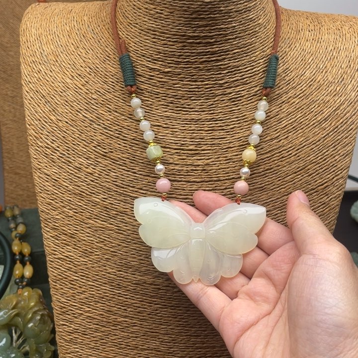 蛇纹石玉吊坠合金