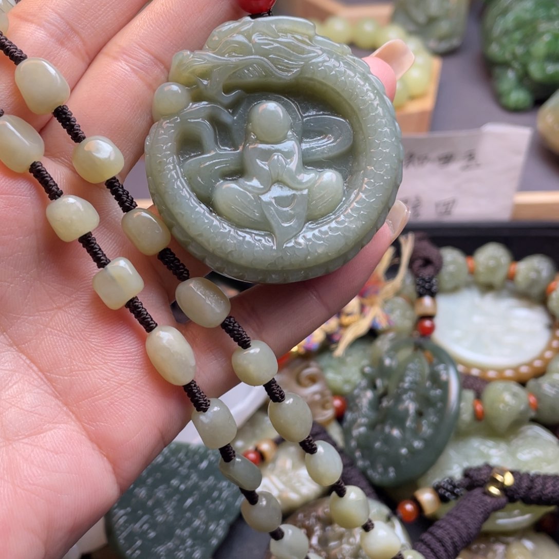 和田玉颈饰未镶嵌