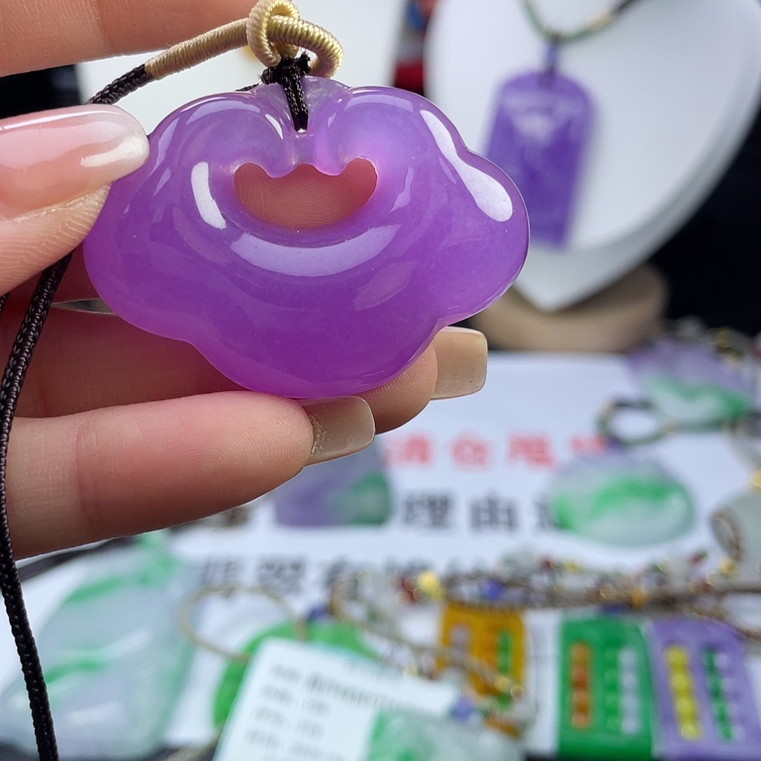 翡翠未镶嵌吊坠(赠链)