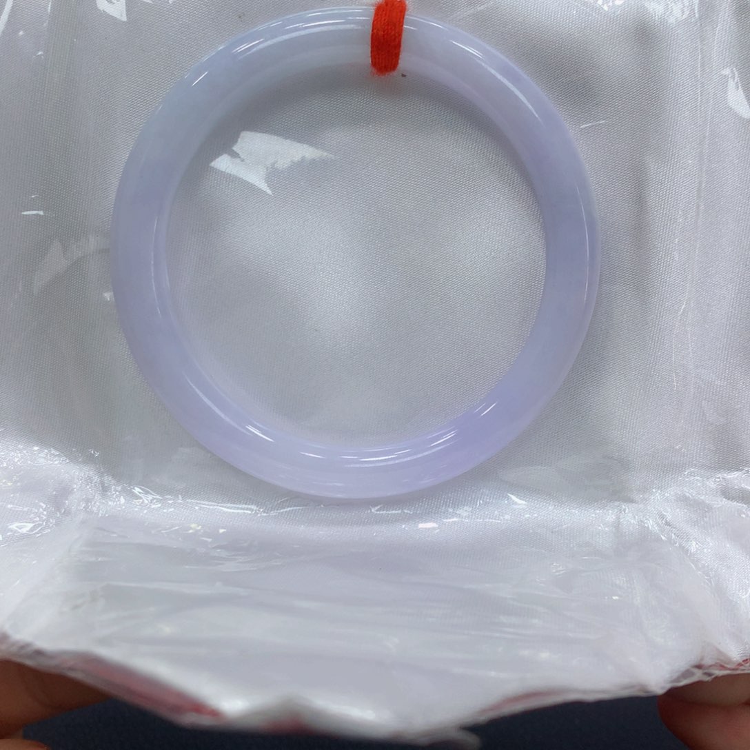 翡翠手镯未镶嵌翡翠