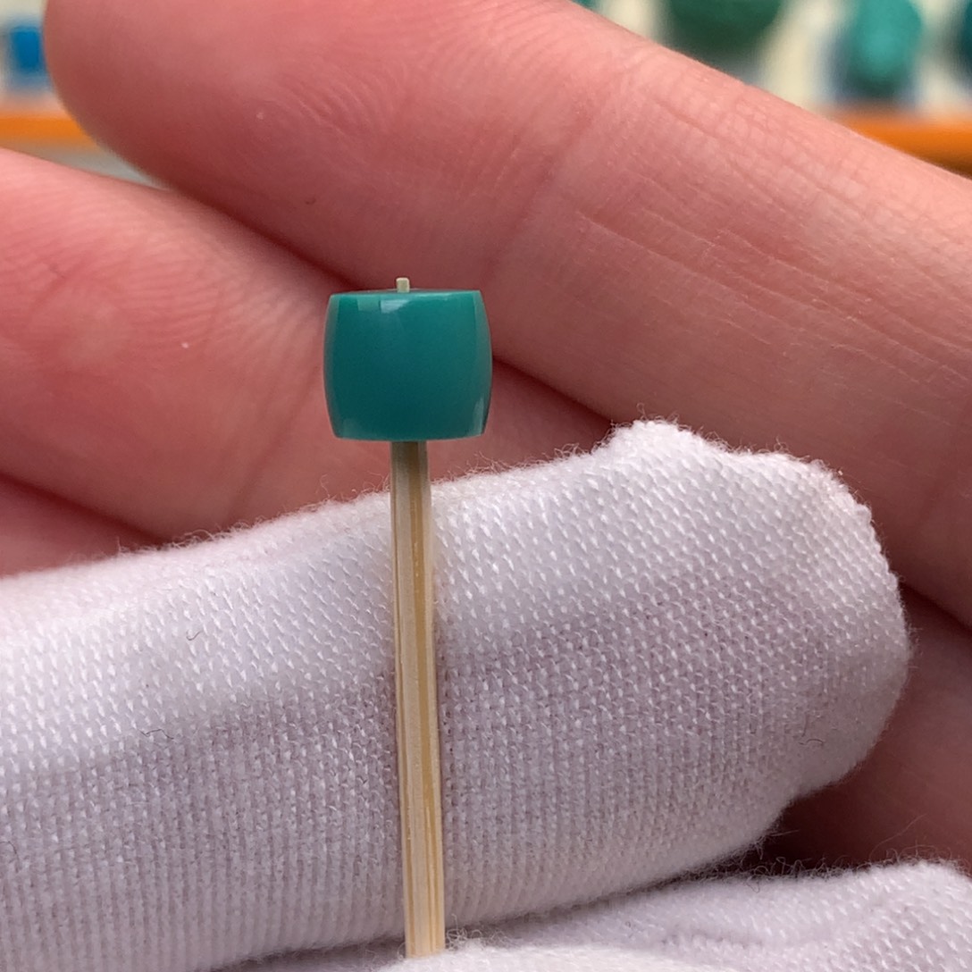 未镶嵌绿松石墩子