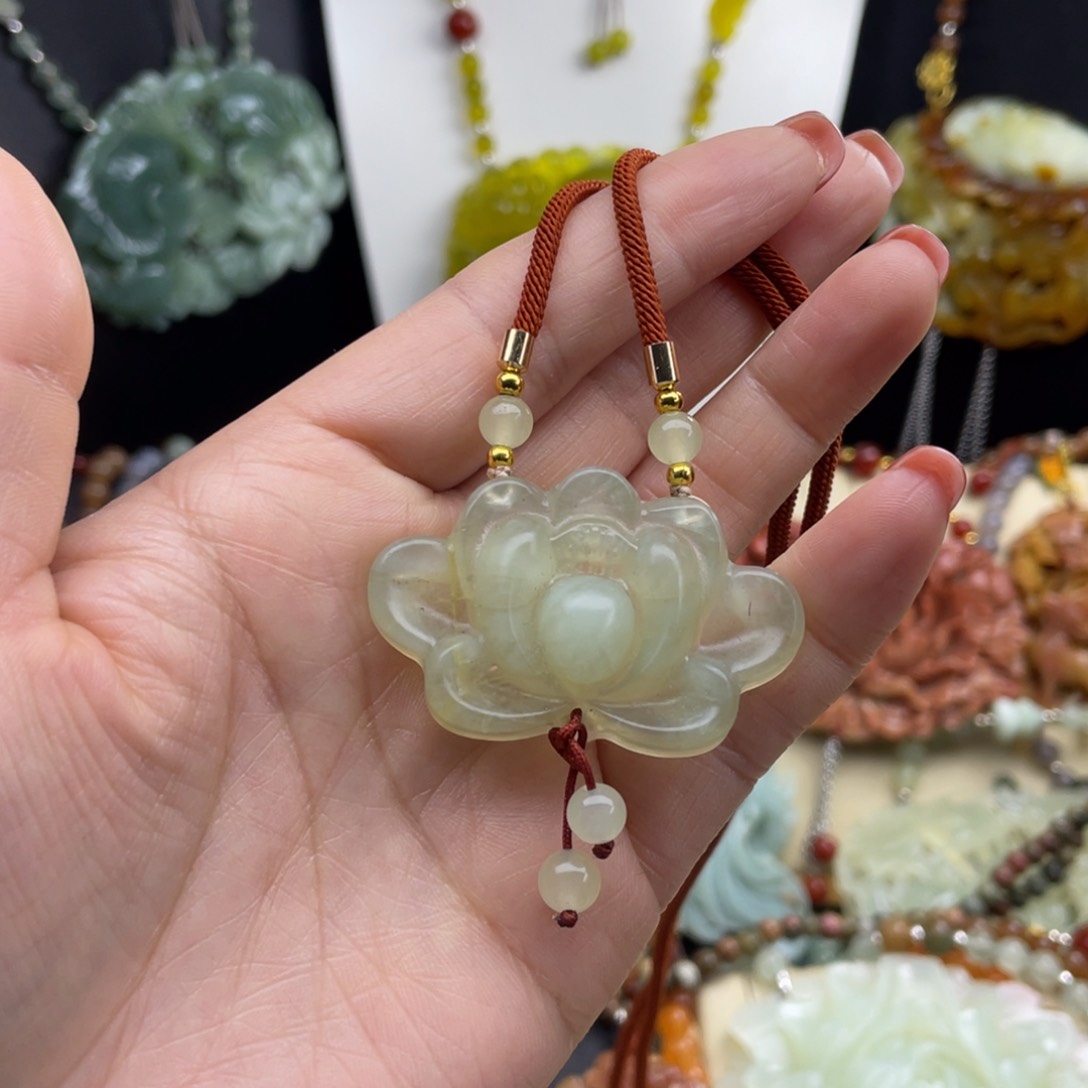 未镶嵌蛇纹石玉颈饰