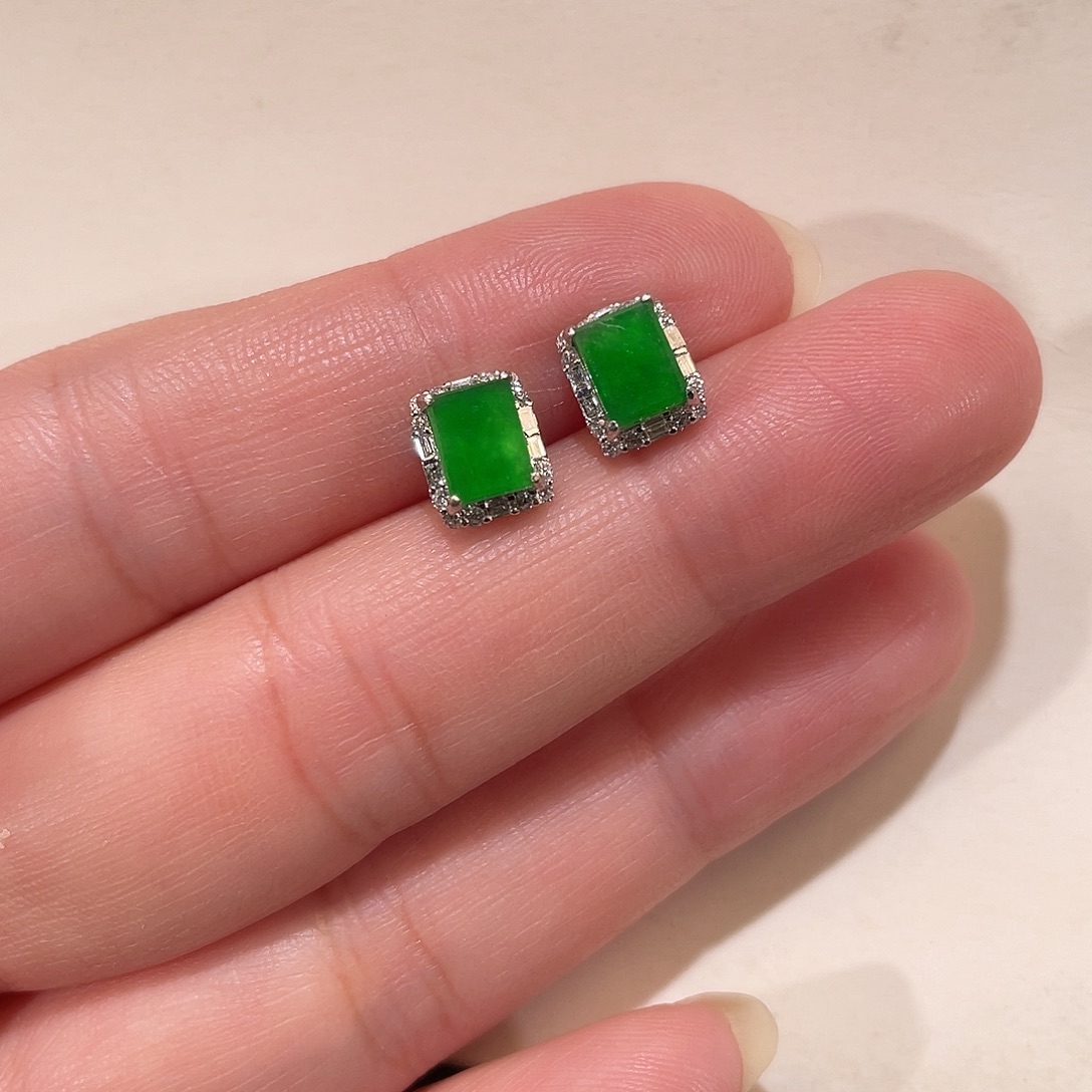 翡翠18K金镶嵌耳饰南非钻