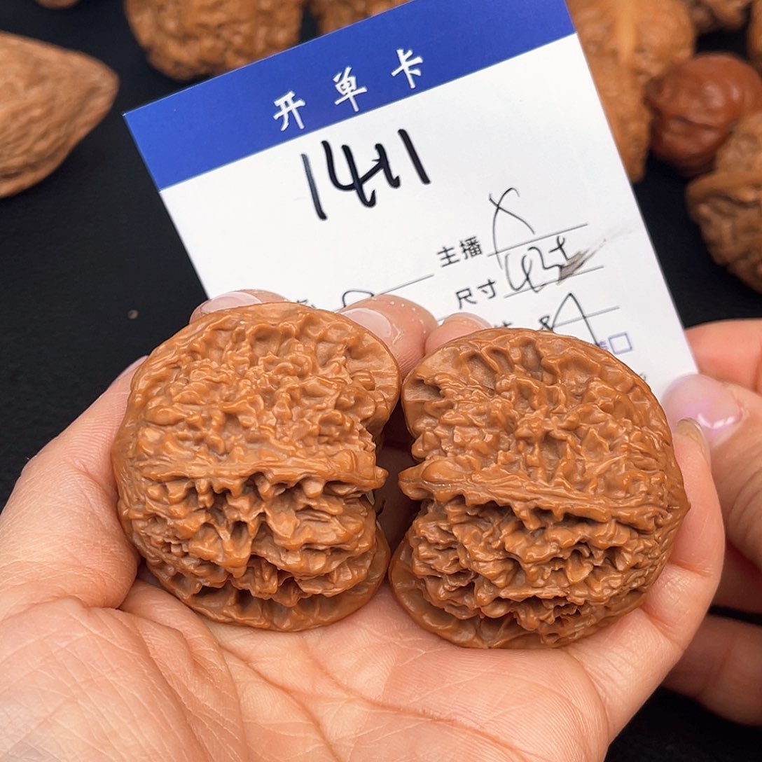 文玩核桃吊坠满天星球43尺。 1411