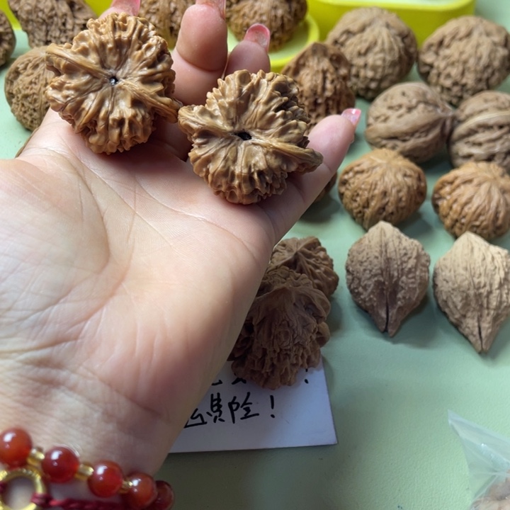 端***初手把件雕刻核桃葫芦