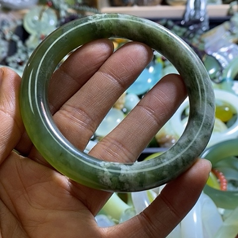 岫玉手镯未镶嵌58口径