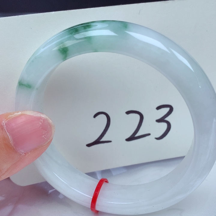 翡翠手镯未镶嵌翡翠