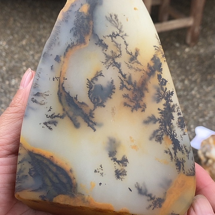 石英质玉（黄龙玉）未镶嵌颈饰