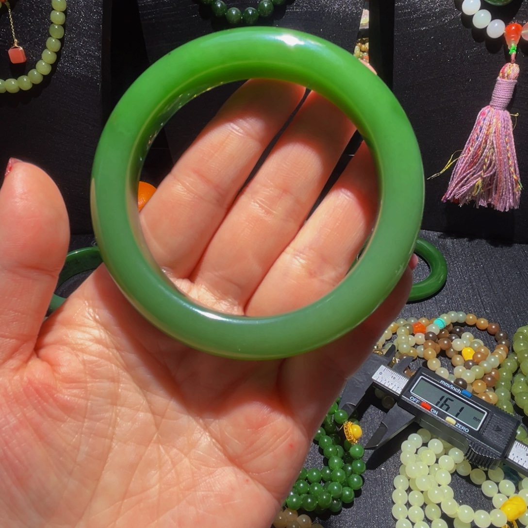 未镶嵌手镯和田玉小**?俄七聚红皮