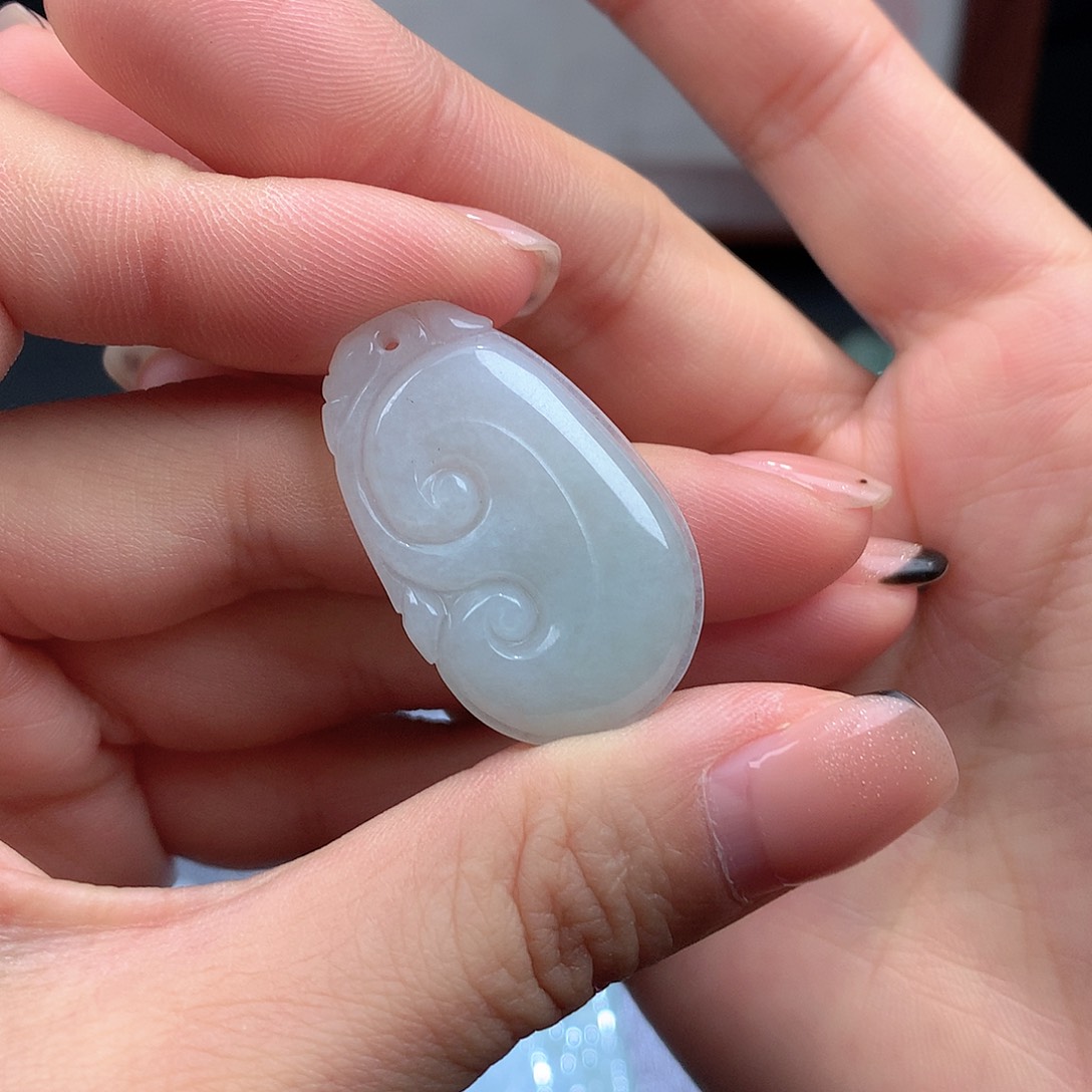 翡翠未镶嵌颈饰如意