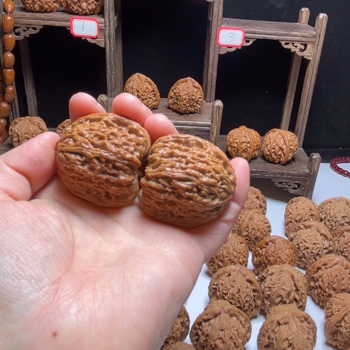 文玩核桃把件很**啊38南疆石狮子头